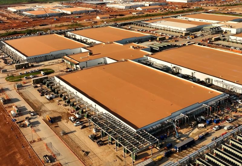 Η OpenAI ελαττώθηκε την κατασκευή του data‑center, ώστε να μειώσει την ανησυχία των επενδυτών προτού γίνει το IPO