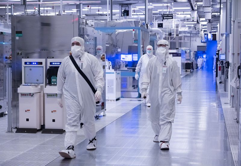 Οι μετοχές της Intel αυξήθηκαν κατά 14 %, όταν εμφανίστηκαν πληροφορίες για συμφωνία με την Apple.