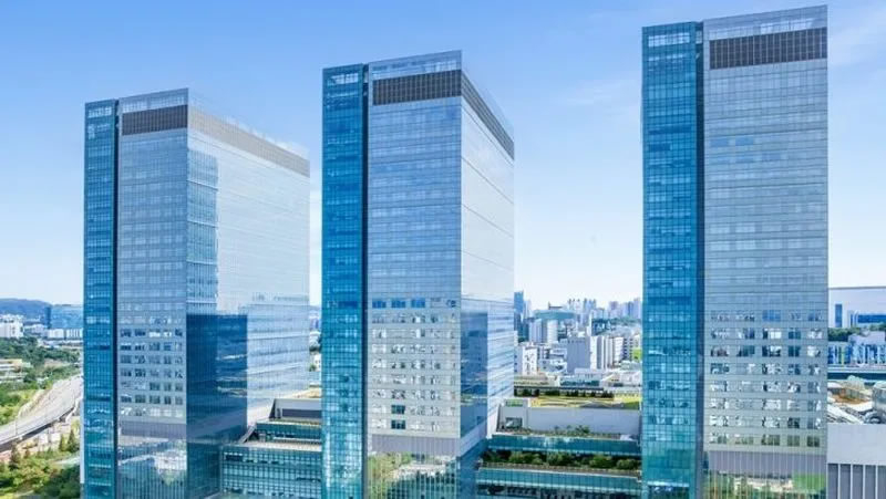 Η Samsung θα ξεκινήσει μαζικές αποστολές μνήμης HBM4 τον Φεβρουάριο, προηγούμενη από τους ανταγωνιστές