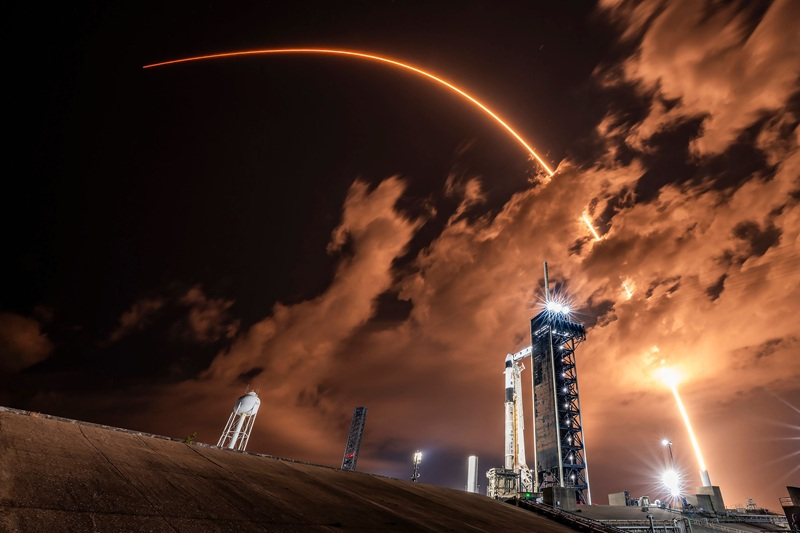 Η FCC επικρίθηκε την Amazon: πρώτα αναπτύξτε τα δικά σας πλανητικά, και μετά αγγίξτε το SpaceX.