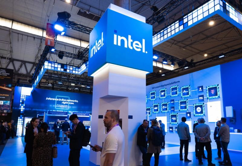 Οι μετόχοι υπέβαλαν αγωγή κατά της Intel για τη μεταβίβαση δέκα τοις εκατό των μετοχών της εταιρείας στον Αμερικανικό κυβερνητικό κλάδο υπό την επιρροή του Τραμπ.
