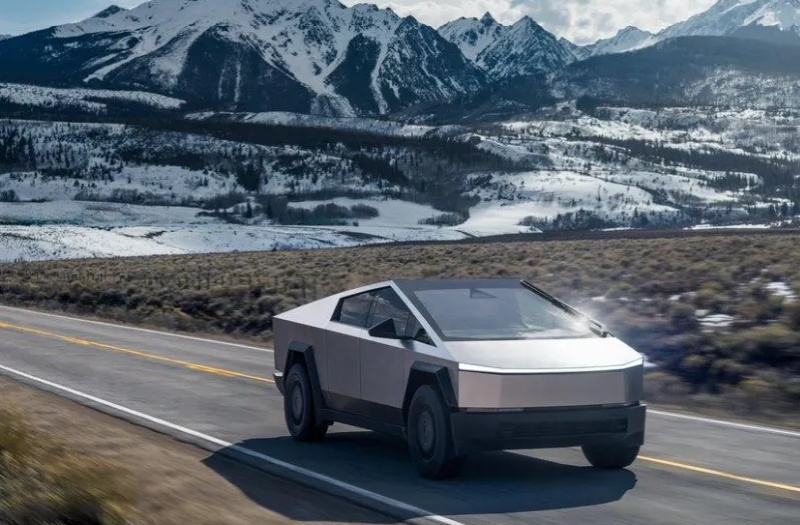 Η Tesla ανακαλεί 173 μοντέλα Cybertruck λόγω κινδύνου αποσπάσιμων τροχών σε μοντέλα με πίσω κίνηση.