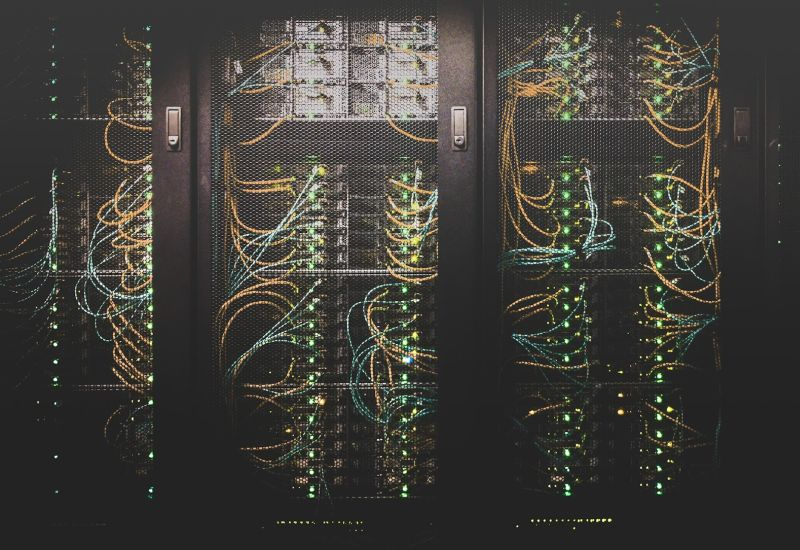 Το Alphabet σχεδιάζει να πουλήσει μετοχές αξίας 80 δισεκατομμυρίων δολαρίων για την ανάπτυξη υποδομών τεχνητής νοημοσύνης.