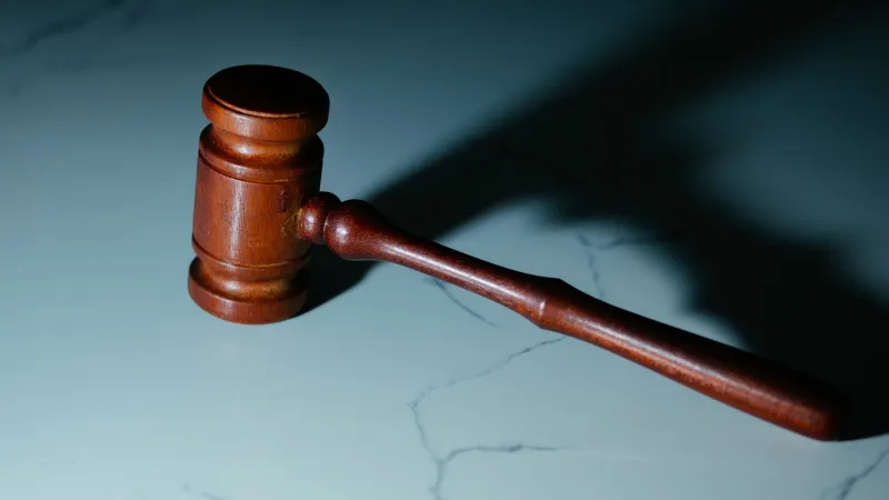 Η δικαιοσύνη επαναπροσέδωσε την αγωγή VLSI εναντίον της Intel για 3 milliard dollars και έστειλε τη διαμάχη πνευματικών δικαιωμάτων σε διενέργεια με παρεμβολή των φεγγαριών.