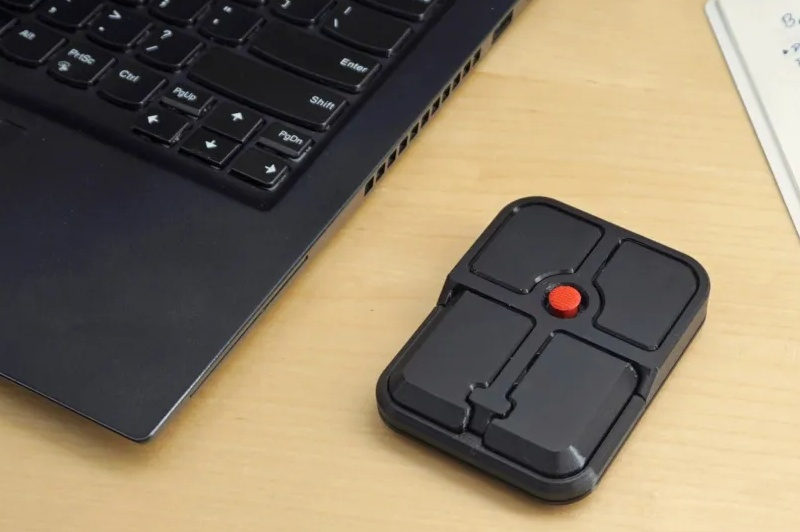 Ο Ploopy μεταμόρφωσε το μύθικό TrackPoint του ThinkPad σε φορητό ποντίκι, "αποσπώντας" το από τον υπολογιστή.