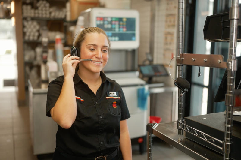 Ο Burger King θα χρησιμοποιήσει τεχνητή νοημοσύνη για να ελέγξει αν το προσωπικό λέει «παρακαλώ» και «ευχαριστώ».