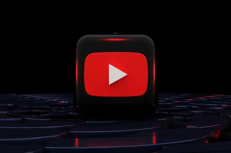 Ο YouTube‑webplayer αρχίζει να κρεμαίνεται, καταναλώνοντας γιγαμπάτια RAM.