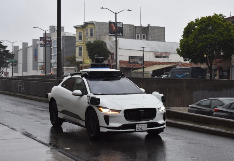 Η Waymo διακόπτει την εκκίνηση των robotaxi στις γρήγορες αυτοκινητόδρομους στις ΗΠΑ για λόγους ασφαλείας