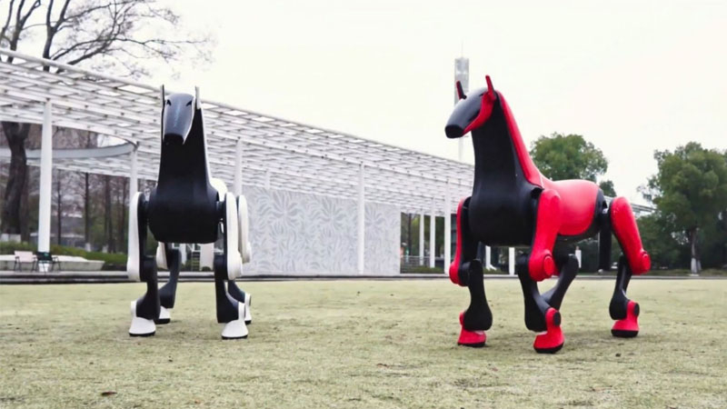 Οι κινεζικοί μηχανικοί ανέπτυξαν το «ροβοκονιά», ένα σύστημα που μπορεί να μεταφέρει έναν επιβατικό άλογο έως 50 kg σε δύσκολο έδαφος