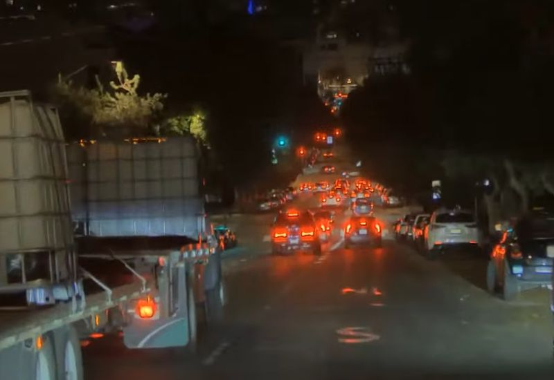 Τα Tesla‑mobile έπληξαν 16 δισεκατομμύρια χιλιόμετρα σε αυτόνομη λειτουργία, όπως προβλέφθηκε από τον Elon Musk, ώστε να μπορούν να λειτουργούν χωρίς την παρακολούθηση του οδηγού.