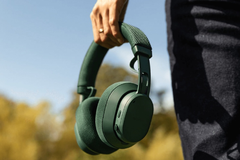 Η iFixit κατηγόρησε τα AirPods Max 2 ως «κακή δυνατότητα επισκευής», δίνοντάς τους μόλις τέσσερα βαθμούς από δέκα.