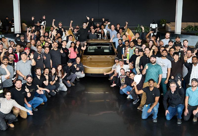 Ο Elon Musk ανακοίνωσε ξανά την έναρξη παραγωγής του αυτόνομου ταξί Tesla Cybercab.