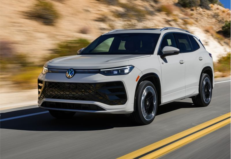 Η Volkswagen ανακαλεί περίπου 100 000 ηλεκτρικά οχήματα λόγω προβλήματος με τα μπαταριών μοντέλα.