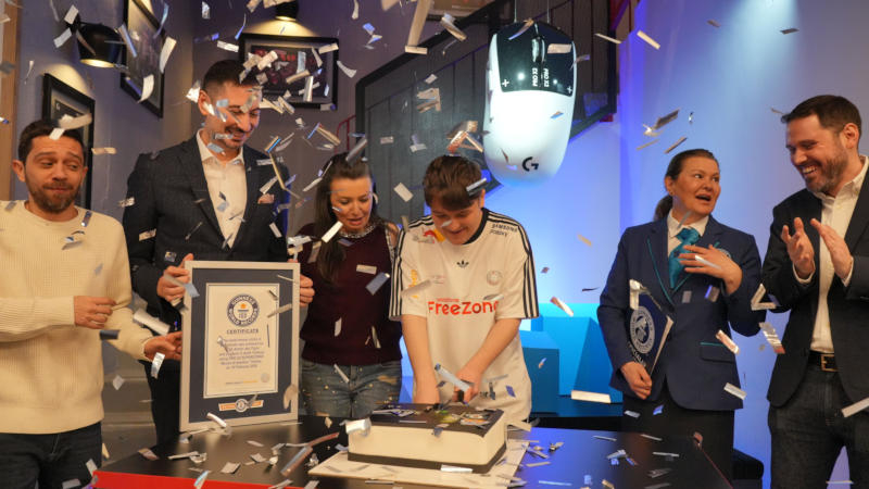 Το Logitech G Pro X2 Superstrike κατέκτησε το παγκόσμιο ρεκόρ Guinness για τον αριθμό κλικ, αλλά σε ορισμένα παιχνίδια την χαρακτηρίστηκαν ως χιτερ.