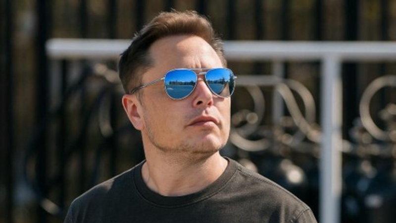 Οι γαλλικές αρχές κατηγόρησαν τον Elon Μασκ για υπερτιμή της X και της xAI, ισχυριζόμενες ότι χρησιμοποιήθηκαν deepfakes με αποκάλυπτες εικόνες.