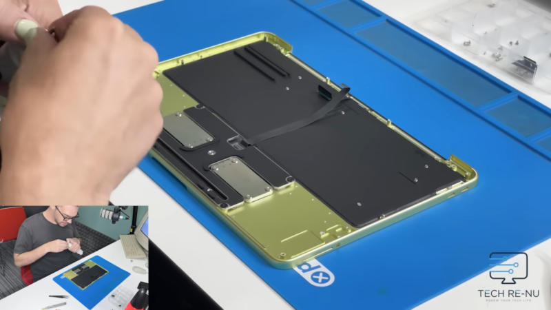 Το Apple MacBook Neo αποδείχθηκε πιο απλό από ό, τι περίμενα – ούτε ακόμα και τη μπαταρία δεν χρειάστηκε να κολλήσει.