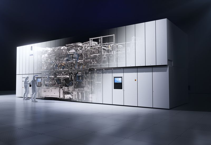 Η ASML σχεδιάζει ευρεία εφαρμογή της τεχνολογίας High‑NA EUV ήδη το επόμενο έτος για την παραγωγή μικροεπεξεργαστών με διαστάσεις τρανζίστορ 1,4 nm και λιγότερες.
