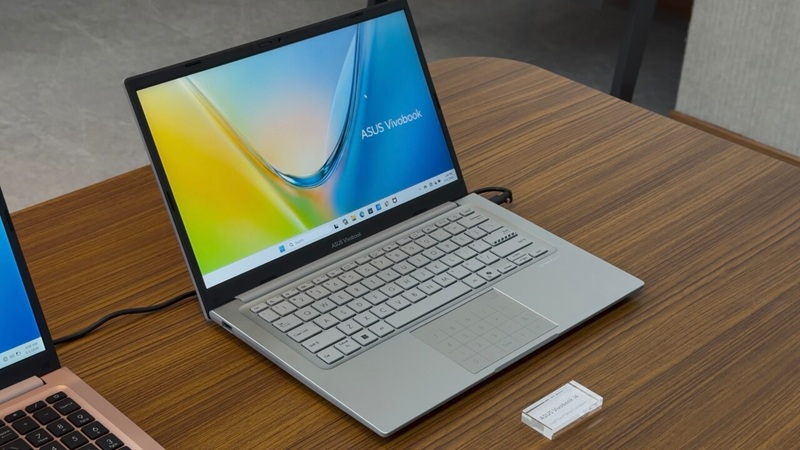 Η Asus παρουσίασε οικονομικά μοντέλα Vivobook S14 και S16 με εξάπλευρα πυρήνα Core 7, ισχυρίζοντας ότι είναι ανταγωνιστικά σε σύγκριση με το MacBook Neo